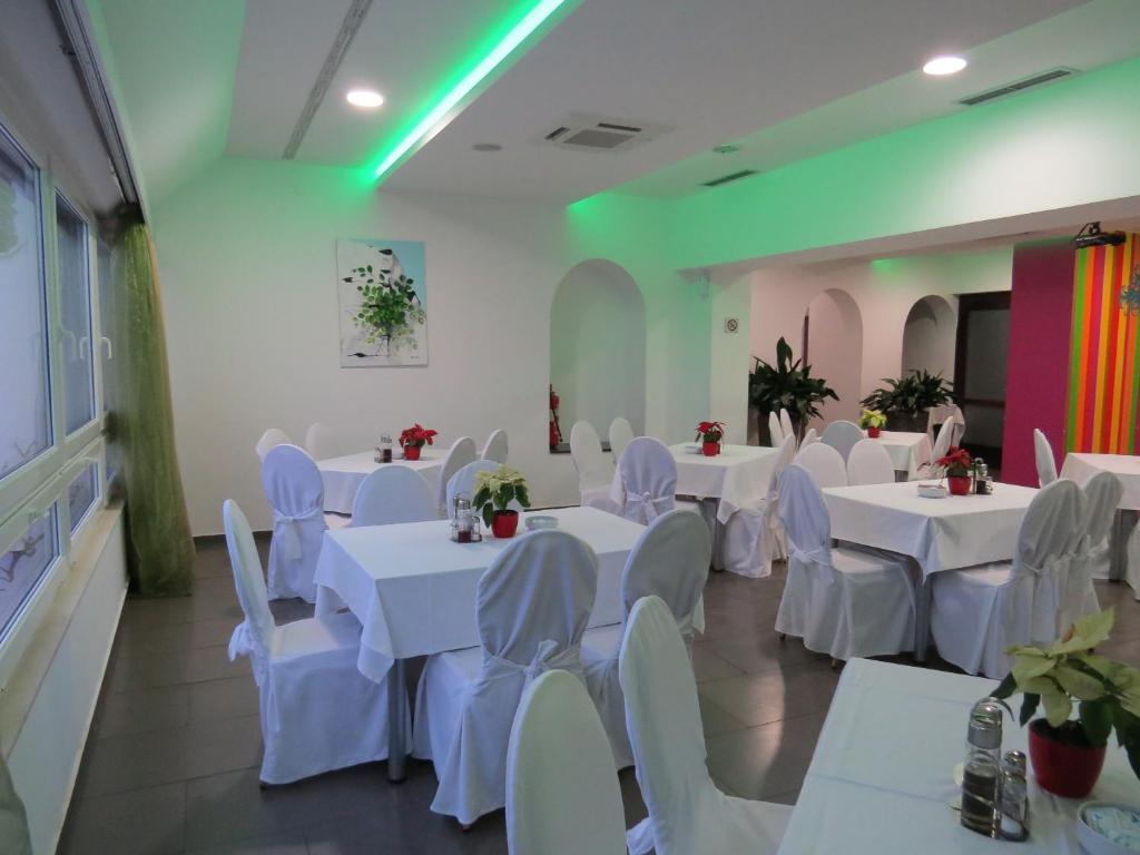 Hotel Ballet School Kastela Exterior photo