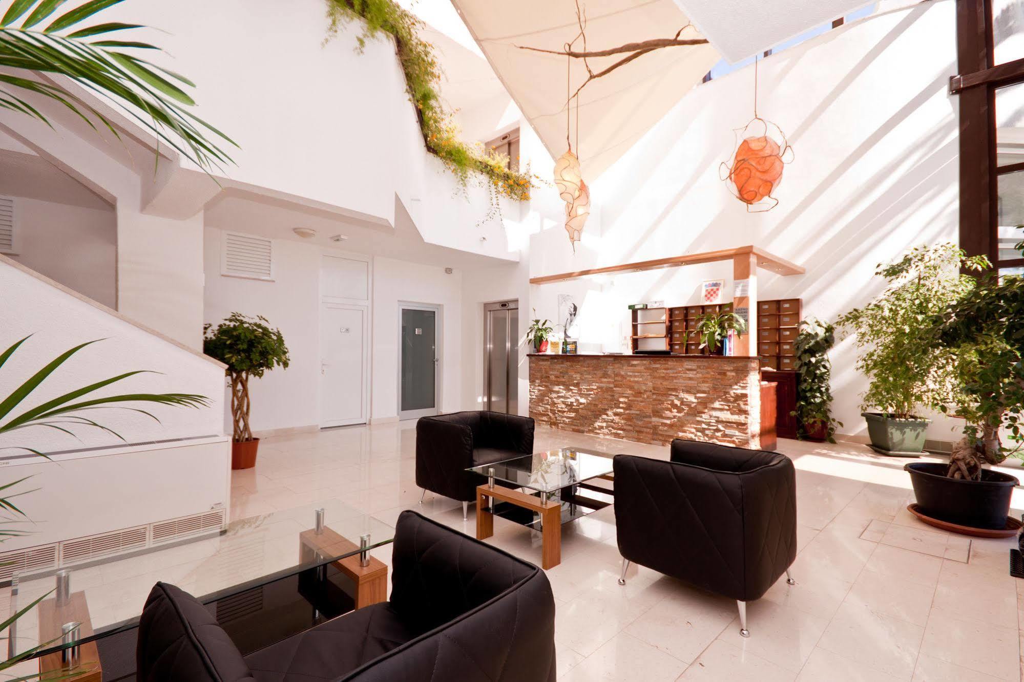 Hotel Ballet School Kastela Exterior photo